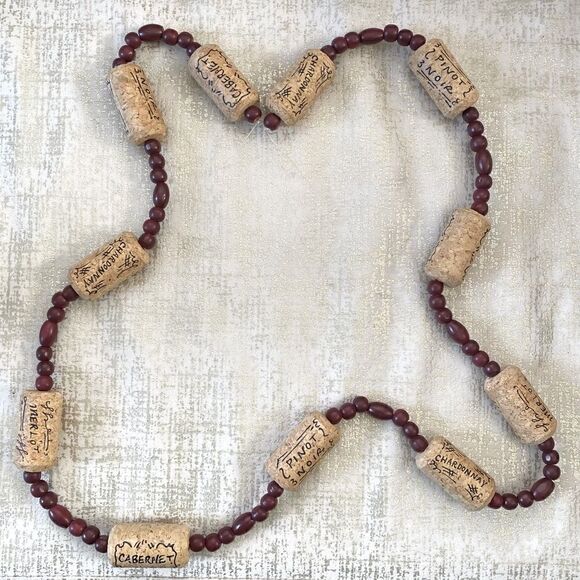 🎄Christmas Tree Garland w/cranberry colored beads. NWT! - Picture 2 of 6